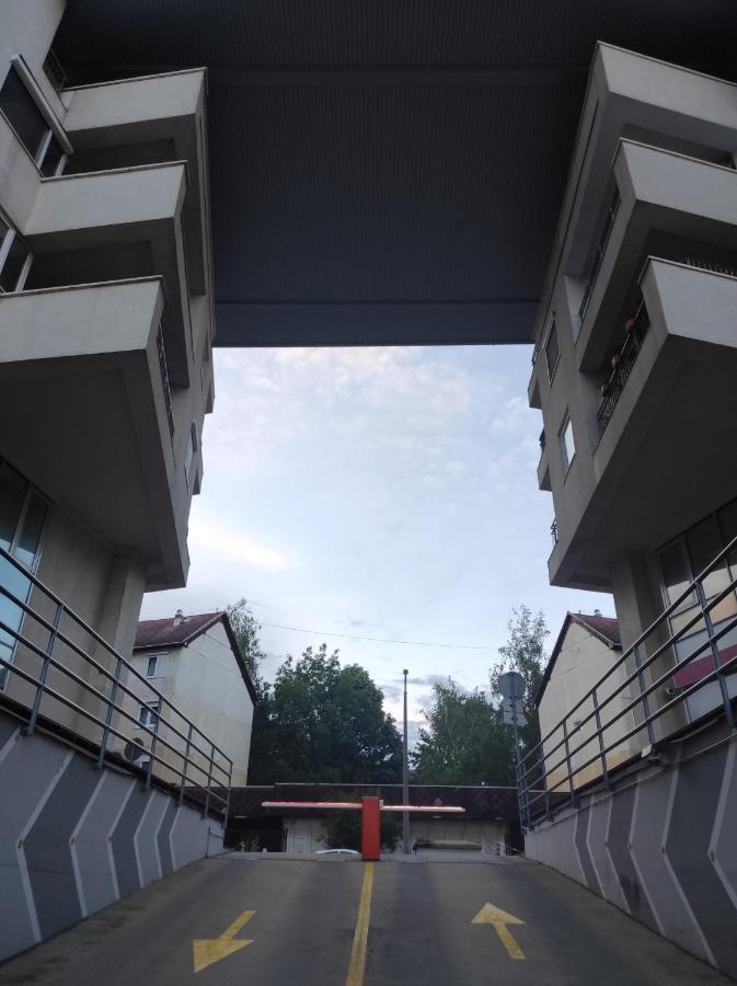 Macropolis Apartments Мишкольц Экстерьер фото